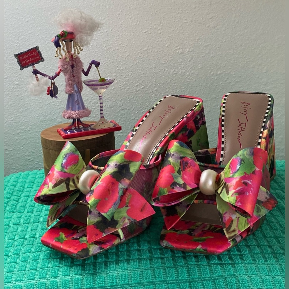 NEW..WOMENS BETSEY JOHNSON PINK FLORAL BOW WEDGE SANDALS 9 - Picture 14 of 16